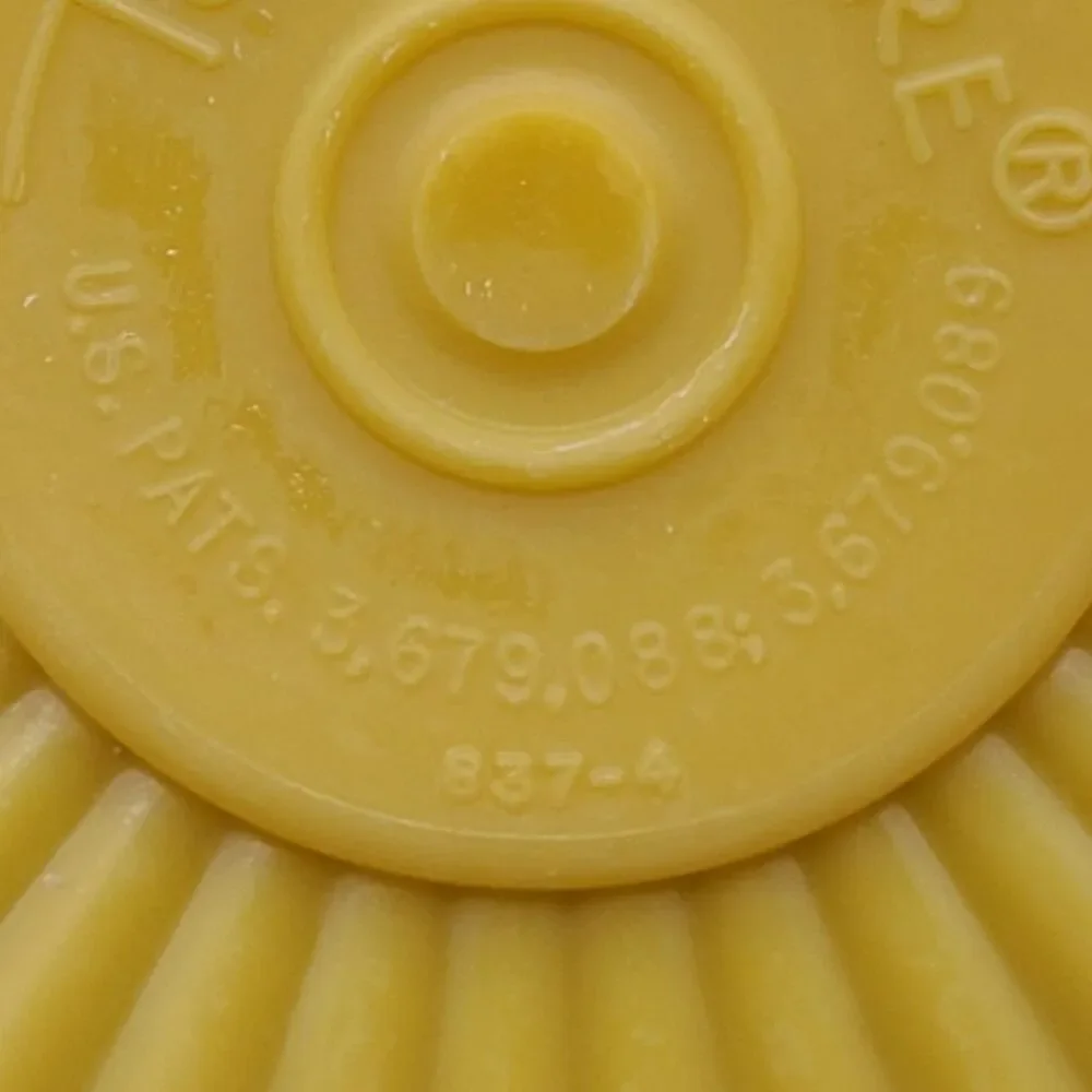 2 Tupperware Replacement Yellow Sunburst 8” Square Lid #837-14 #837-4